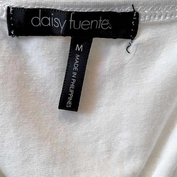 White Sleeveless Top NWT Size Medium - Picture 3 of 6